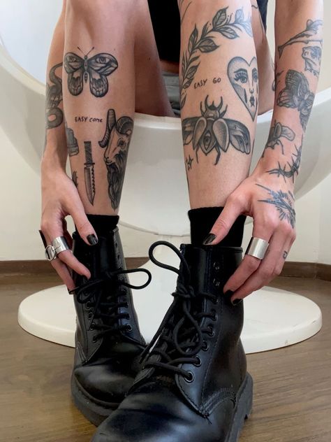 Aesthetic Tattoo Ideas, Joker Tattoo, Knee Tattoo, Aesthetic Tattoo, Dream Tattoos, Black Ink Tattoos, Piercing Tattoo, Pretty Tattoos, Body Tattoos