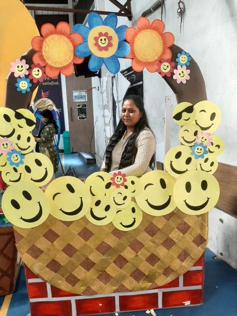 Selfi Point Decoration For School, Selfie Point Ideas For College, Selfie Board Frame Ideas, Selfie Corner Ideas For School, Selfie Stand Decoration, Selfie Point Decoration, Selfie Stand Ideas For School, Selfie Point Ideas, Selfie Corner