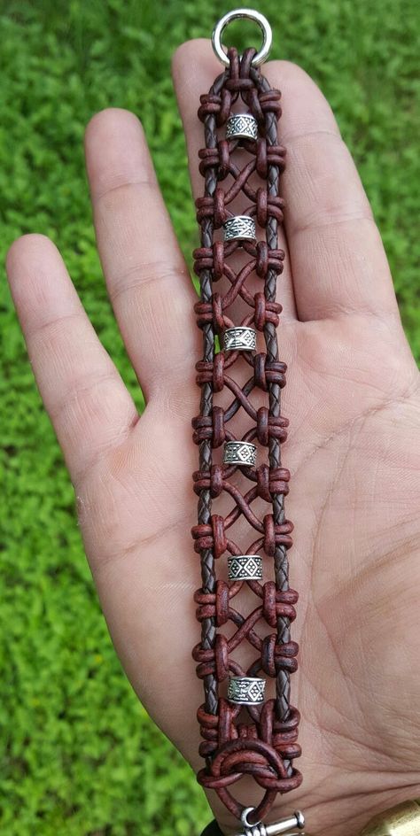 4122cb13c7a474c1976c9706ae36521d Simpul Makrame, Jewerly Bracelets, Diy Leather Bracelet, Macrame Jewelry, Macrame Bracelets, Bracelet Tutorial, Bracelet Crafts, Diy Schmuck, Jewelry Organizer