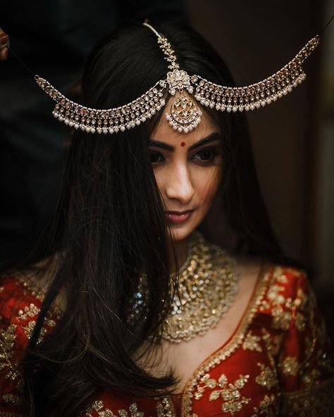 Sunita Shekhawat, Mang Tikka, Matha Patti, Mehndi Ceremony, Wedding Day Jewelry, Fancy Jewellery Designs, Maang Tikka, Photoshoot Inspo, Fancy Jewellery