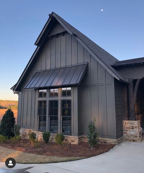 love this color with dark metal roof! Charcoal Metal Roof, House Color Combinations, Gray Metal Roof, Exterior Cottage, Black Metal Roof, Houses Exterior, Mountain Home Exterior, Black Houses, Cottage Exteriors