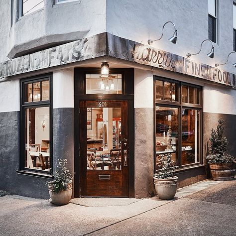 Hoedemaker Pfeiffer Transforms Century-old Corner Store Into Eclectic Restaurant, Bar, and Apartment Hoedemaker Pfeiffer, Cafe Industrial, Corner Restaurant, Eclectic Restaurant, Open Restaurant, Store Architecture, Cosy Cafe, Corner Cafe, Restaurant Exterior