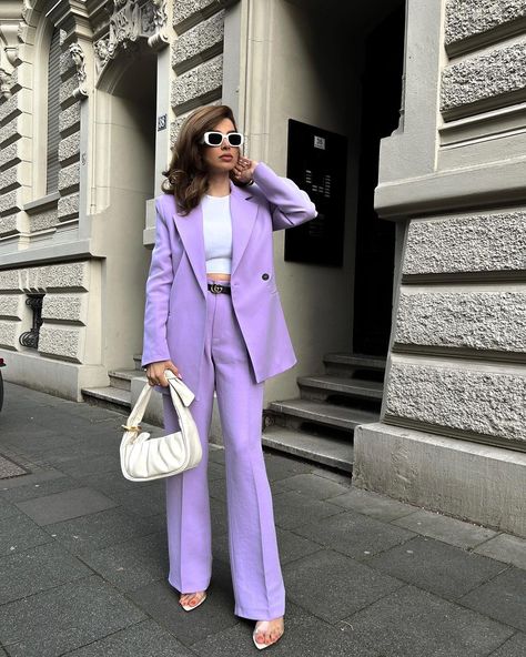 Formal Purple Outfit, Prom Suits Women Elegant, Lilac Suits Women, Lilac Suit Women Outfit, Lavender Blazer Outfit, Lila Suit Women, Purple Fashion Aesthetic, Elegant Purple Business Blazer, Luxury Purple Business Blazer