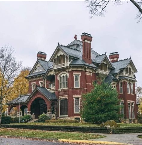 Victorian Suburban House, New England Victorian House, Dark Victorian House, Atchison Kansas, Southern Mansions, Victorian House Plans, Old Victorian Homes, Pretty Houses, Suburban House