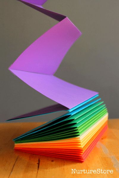 How to make a rainbow zigzag book - NurtureStore How To Make Books, How To Make A Booklet, How To Make A Book, Reporting Ideas, Accordion Books, Accordian Book, Craft Ideas For Beginners, Photos Icon, Homemade Books