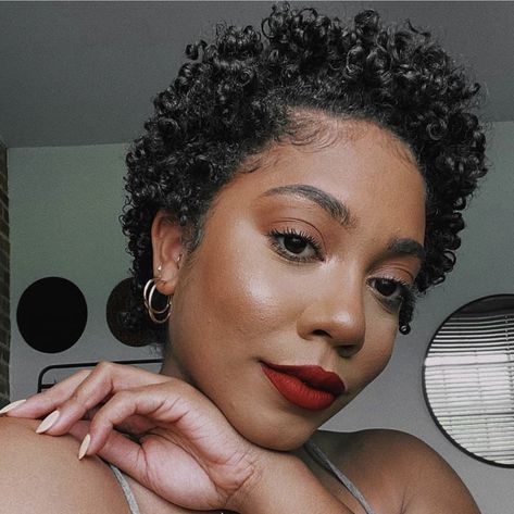 Chop Hairstyles, Style Development, Twa Styles, Haircuts Curly, Cabello Afro Natural, Hair Science, Short Natural Curly Hair, Twa Hairstyles, Tapered Natural Hair