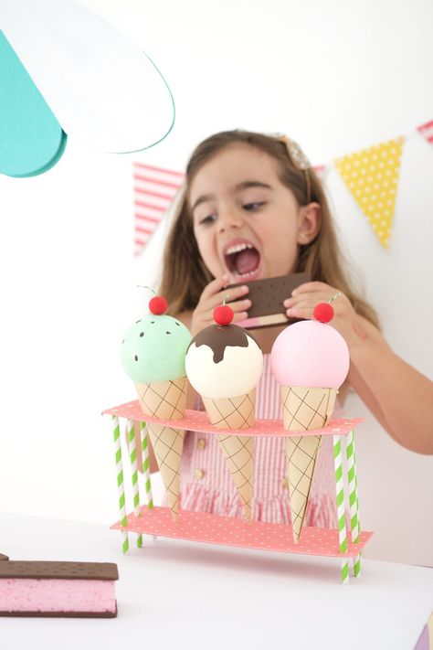 DIY Cardboard Box Ice Cream Cart | damask love Box Ice Cream, Ice Cream Crafts, Diy Christmas Candy, Ice Cream Cart, Cardboard Box Crafts, Baby Shower Deco, Ice Cream Birthday Party, Ice Cream Theme, Diy Ice Cream