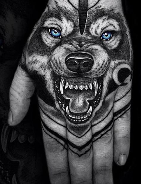 Lone Wolf Tattoo, Herren Hand Tattoos, Small Wolf Tattoo, Wolf Tattoos Men, Tattoo Wolf, Wolf Tattoo Sleeve, Tato Henna, Hawaiian Tattoo, Wolf Tattoo Design