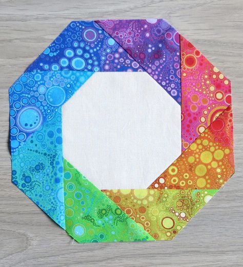 patchwork-quilt-pattern-2 Hexagon Patchwork, Hexie Quilt, English Paper Piecing Quilts, Quilt Modernen, Fabric Patchwork, Easy Quilt Patterns, Patchwork Quilt Patterns, Hexagon Quilt, Patchwork Quilting