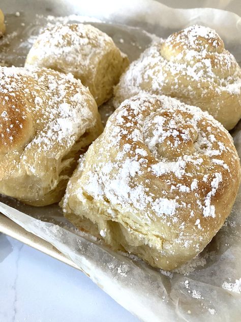 Authentic and easy Mallorca Recipe ( Puerto Rican Sweet Bread) » Glammed Events Mallorca Sweet Bread Recipe, Mallorca Recipe, Hawaiian Bread Rolls, Fresh Baked Bread, Flour Alternatives, Sweet Buns, Bread Roll, Baked Bread, Bread Recipes Sweet