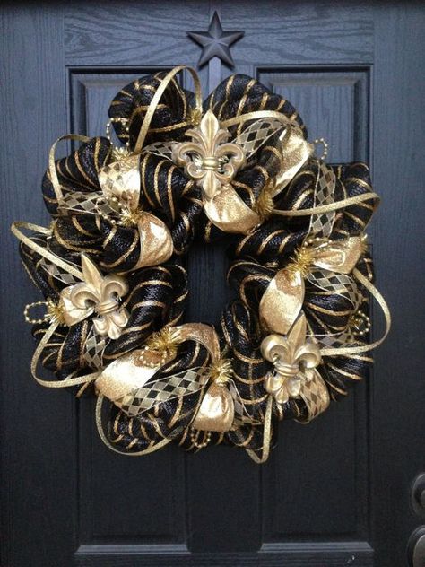 Top 40 Elegant Black And Gold Christmas Decoration Ideas - Christmas Celebrations Black And Gold Door, Saints Wreaths, Gold And Black Christmas, Saints Wreath, Black And Gold Christmas, Black Christmas Decorations, Black Gold Christmas, Chirstmas Decor, Sports Wreaths