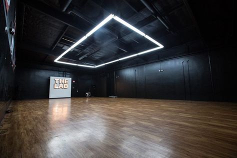 Studio Dance Room Kpop, Silent Images, Hip Hop Dance Studio, Dance Studio Design, Dance Studio Decor, Home Dance Studio, Practice Room, Company Ideas, Ballet Studio