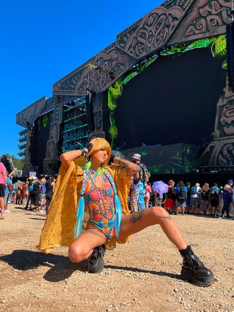 Bass Show Outfit, Coachella Artists Outfits, Lib Festival Outfits, Camping Rave Outfits, Drum And Bass Rave Outfits, Wook Outfits Festival, Ubbi Dubbi Festival Outfits, Camping Music Festival Outfit, Trippy Festival Outfits