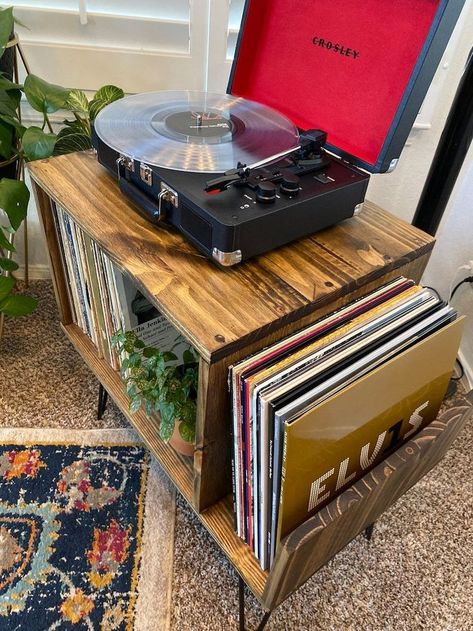 Small Record Table, Midcentury Modern Apartment Bedroom, Table For Record Player, Record Player Table Decor, Wooden Record Player Stand, Mid Century Modern Apartment Decor, Modern Vintage Apartment Decor, Turn Table Setup, Record Set Up