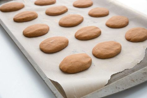 Uncoated sugar free peanut butter eggs on a cookie sheet Healthy Easter Treats, Sugar Free Peanut Butter, Keto Peanut Butter, Peanut Butter Eggs, Healthy Easter, Easy Peanut Butter, Keto Recipe, Keto Cookies, Easter Treats