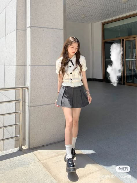 Korean Fashion Preppy, Korean Preppy, Short Skirts Outfits, Rok Mini, Fits Inspo, Kpop Fashion Outfits, Fashion Design Clothes, Korean Outfits, Girly Outfits