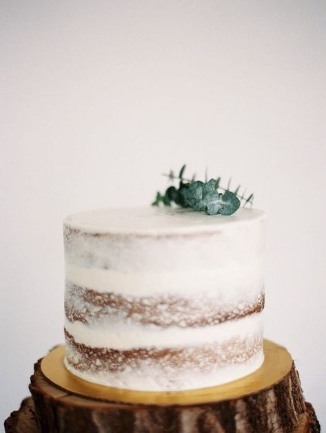 a simple single layered naked wedding cake topped with fresh eucalyptus for a minimalist wedding - Weddingomania Wedding Cakes One Tier, Single Layer Cakes, Wedding Cake Tops, Rustic Cake Toppers, Wedding Cake Rustic, Fall Wedding Cakes, Rustic Cake, Simple Wedding Cake