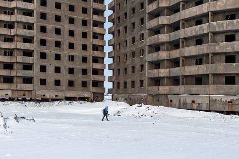 Gallery of A Rare View of Siberia's Soviet Architecture - 1.  A Rare View of Siberia's Soviet Architecture.  Oganer microrayon in the monotown of Norilsk. Image © Zupagrafika Soviet Architecture, Back In The Ussr, Photographic Projects, Architecture History, Brutalist Architecture, Urban Environment, Inner City, Abandoned Buildings, Architecture Photo