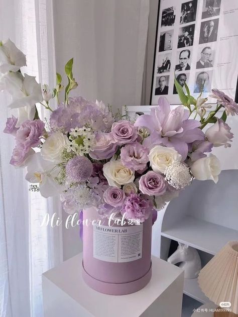 Purple Bouquets Birthday, Flowerbox Ideas, Silk Floral Centerpiece, Vintage Flower Arrangements, Luxury Flower Arrangement, Basket Flower Arrangements, Luxury Flower Bouquets, Large Flower Arrangements, Flower Bouquet Diy