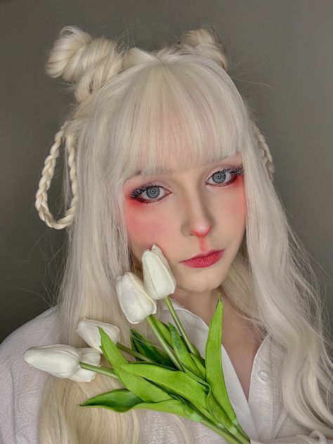 Rabbit From Alice In Wonderland Makeup, The White Rabbit Makeup, Alice In Wonderland Bunny Makeup, Cute Bunny Makeup Halloween, Rabbit Costume Makeup, Make Coelho, White Bunny Makeup, Bunny Inspired Makeup, White Rabbit Makeup Alice In Wonderland