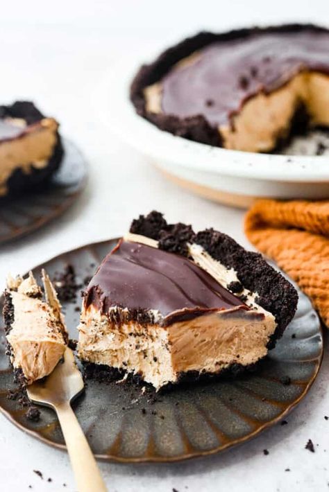 Moist Desserts, Chocolate Oreo Pie, Cookie Dough Pie, Cupcakes Oreo, Whipped Peanut Butter, Oreo Fluff, Pie Chocolate, Oreo Pie, Choco Pie