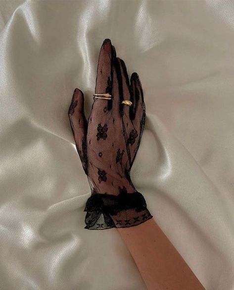 Black Gloves Aesthetic, Gloves With Rings, Aesthetic Male Outfits, Gloves Aesthetic, Black Lace Gloves, Gloves Outfit, Dress And Gloves, Boujee Aesthetic, Fashion Gloves