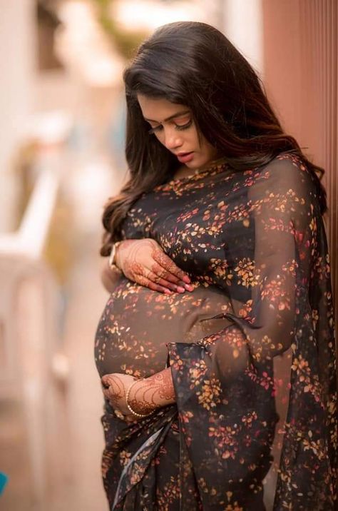 Pregnant Women In Saree, Pregnant Saree, Twin Men, Women In Saree, The Joy Of Being, Pet Owner, Twin Sisters, Saree Styles, Getting Pregnant