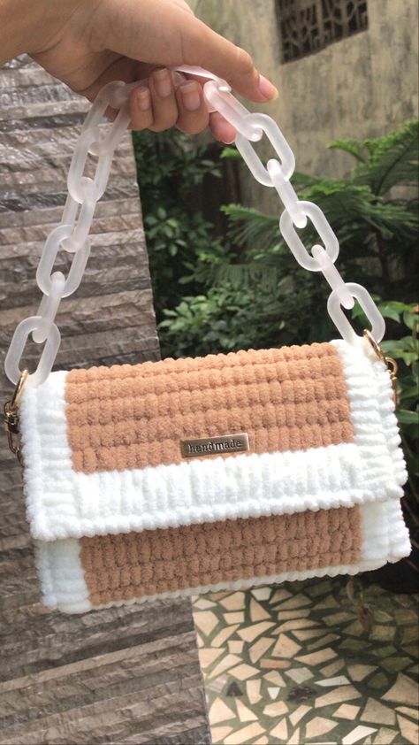 Canvas Crochet Bag, Plastic Canvas Bag, Pola Jaring, Canvas Bag Diy, Diy Crochet Bag, Sac Diy, Crochet Bag Tutorials, Diy Bag Designs, Mode Crochet