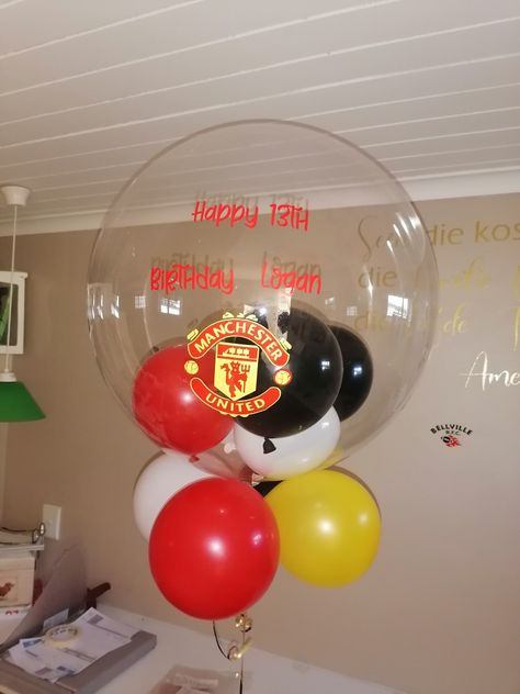 Manchester united balloon Manchester United Party Decorations, Manchester United Birthday Party Ideas, Manchester United Party, 6 Birthday, Paper Crowns, Kids Party Decorations, 9th Birthday, Party Snacks, Hot Air Balloon