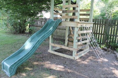 playground0 600x400 Pallet playground in outdoor kids diy  with playground Pallet Playground, Pallet Kids, Pallet Playhouse, Raise Chickens, 1001 Pallets, Diy Playground, Coop Plans, Chicken Coop Plans, Pallet Outdoor