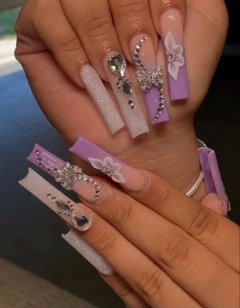 Cute Nails Acrylic Lilac, Lavender White And Silver Nails, Purple Acrylic Nails Birthday Set, Nails Acrylic Long Purple, Purple Acyrilics Nails, Lilac Quince Nails Butterfly, Silver And Lavender Nails, Purple Birthday Nails Acrylic, Purple Nails With Initial