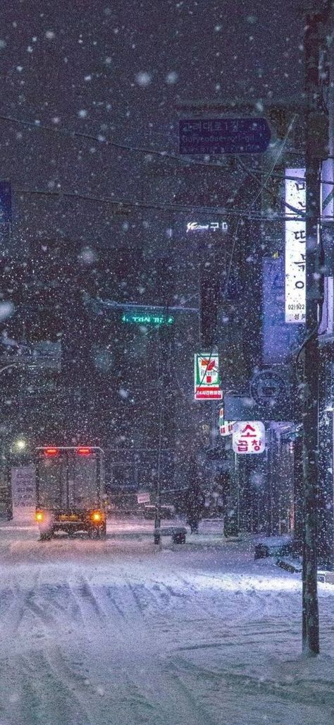 Wallpaper South Korea Blue Aesthetic, Snow In Korea, Snowing Aesthetic Wallpaper, Seoul Night, Wallpapers Christmas, Korea Winter, South Korea Photography, Seoul Korea Travel, Seoul City