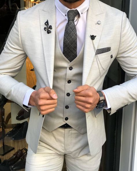 GENT WITH en Instagram: “GentWith Olympia Gray Slim Fit Suit #GentWith . ☑️ Free Worldwide Shipping . www.GentWith.com” Grey Slim Fit Suit, Stylish Mens Suits, Men's Business Outfits, Spring Business Casual, Pants Gift, Slim Fit Tuxedo, Dress Suits For Men, Designer Suits For Men, Suit Material