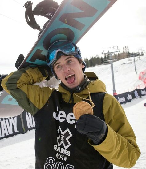 Snowboarding Olympics, Ski Fashion Men, Pro Snowboarders, Mark Mcmorris, Snowboarding Photography, Snowboarding Aesthetic, Surfer Vibes, Skiing Aesthetic, Jason White