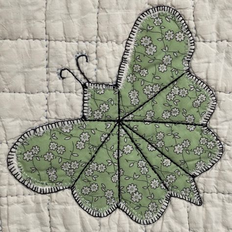 Butterfly Quilt Blocks Free Pattern, Vintage Butterfly Quilt, Quilt Repair, Quilt Butterfly, Butterfly Quilts, Rhonda Dort, Butterfly Quilt Pattern, Activity Bags, Butterfly Applique