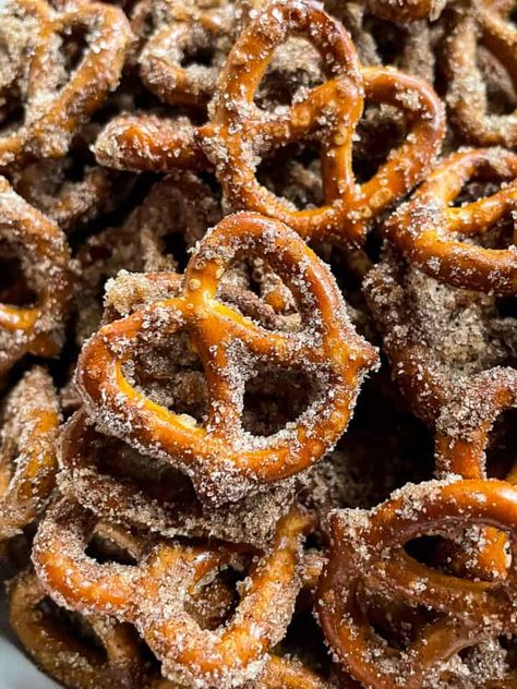 Cinnamon Sugar Pretzels - Cook Fast, Eat Well Cinnamon Pretzels Easy, Pretzel Recipe Cinnamon Sugar, Cinnamon Snacks, Parmesan Pretzels, Cinnamon Sugar Pretzels Recipe, Cinnamon Pretzels, Seasoned Pretzels, Cinnamon Sugar Pretzels, Pretzel Snacks