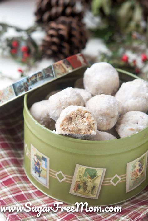 Galletas Keto, Pecan Snowballs, Pecan Snowball Cookies, Low Carb Christmas, Keto Christmas Cookies, Low Carb Holiday, Lectin Free, Keto Cookie Recipes, Keto Holiday