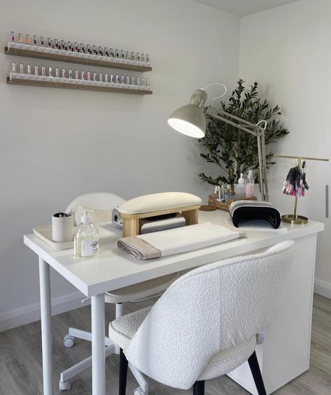 Nail Salon Minimalist Interior, Minimal Nail Salon, Mini Nail Salon At Home, Nail Salon Decor Minimalist, Nail Salon Decor Small At Home, Nail Table Set Up, Nail Business Ideas, Nails Salon Design Ideas, Nail Salon Room