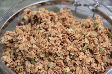 Dehydrated Granola, Food Dehydrator Recipes, Dehydrated Snacks, Juice Bar Ideas, Vegan Granola Recipe, Dehydrator Ideas, Raw Food Ideas, Dehydrated Recipes, Raw Granola