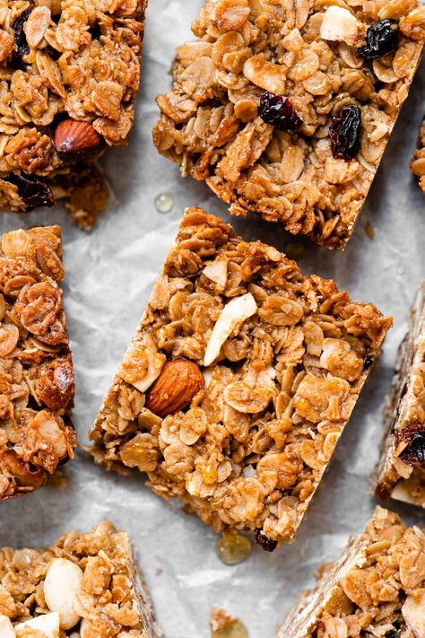 Healthy Slice Recipe, Flapjack Recipe Chewy, Savvy Bites, Healthy Flapjack, Recipes Budget, Oat Bar Recipes, On The Go Breakfast, Flapjack Recipe, Aldi Recipes