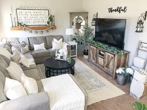 Sofa Santai, Farmhouse Living Room Decor Ideas, Farmhouse Decor Living Room, Room Idea, Livingroom Layout, Furniture Layout, Room Remodeling, Living Room Sectional, Farmhouse Living