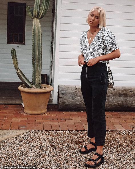 Black Teva Outfit, Tevas Outfits, Platform Teva Outfit, Teva Platform Sandals Outfit, Teva Flatform Outfit, Teva Sandals Outfit Summer, Teva Outfits, Tevas Outfit, Black Tevas