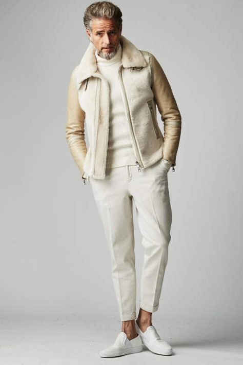 Mens Cream Turtleneck Outfit, Beige Blazer Outfit, White Pants Men, Off White Pants, Turtleneck Outfit, Pants Outfit Men, Men Fashion Casual Shirts, Mens Fashion Smart, Men Street