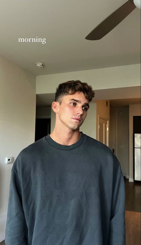 Jay Alvarez, Jay Alvarrez, Man Character, Attractive People, Haircuts For Men, Dream Life, Mens Hairstyles, Short Hair, Jay