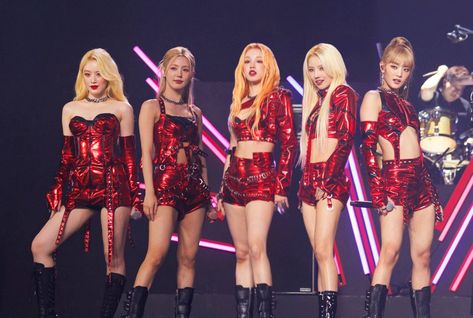 Red Outfits, Women Dresses Classy, Red Outfit, Kpop Fashion Outfits, Performance Outfit, Just Girl Things, Kpop Outfits, Stage Outfits, Kpop Fashion