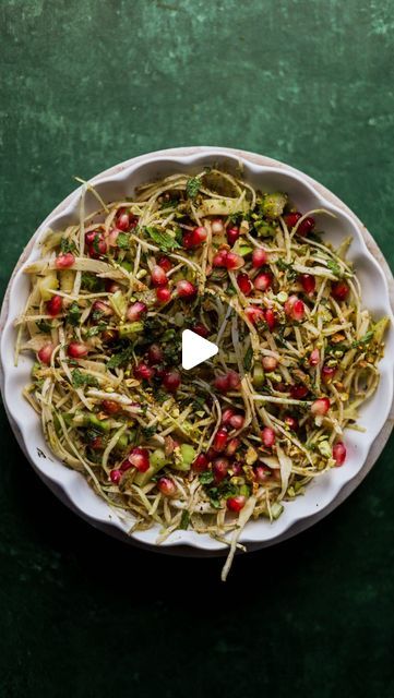 Erin || Recipe Developer 📸 on Instagram: "✨This slaw is the perfect crunchy addition to your salad repertoire and you can prepare it in advance 💃🏻

Give it a try ⬇️

Crunchy Zaatar Slaw 
@erin.eats.mtl

Ingredients:

Dressing:
1 garlic clove, minced 
Juice of 1/2 lemon
2 tbsp silan (date syrup)
2 tbsp red wine vinegar
3 tbsp extra virgin olive oil 
1 tbsp zaatar 
Pinch of salt 
Pepper 

Salad:
2 large handfuls shredded green cabbage
2 ribs celery, diced 
1/2 green apple, diced 
Fennel (optional)
Fresh mint, finely chopped 
Pomegranate seeds 
Pistachios 

Combine dressing ingredients and pour over salad!

Enjoy!! 

#zaatar #slaw #summersalad" Recipe Developer, Pepper Salad, Date Syrup, Cole Slaw, Salad Sauce, Garlic Clove, Green Cabbage, Wine Vinegar, Pomegranate Seeds