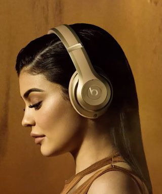 Balmain Dropped a Headphones Collab with Beats by Dr. Dre Starring Kylie Jenner Beats Headphones Outfit, Kylie Jenner News, Best Noise Cancelling Headphones, New Headphones, Girl With Headphones, Kylie J, Beats Studio, Kylie Jenner Style, Kylie Kristen Jenner