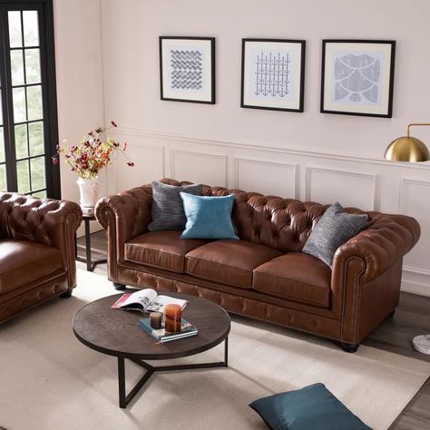 Chesterfield Leather Sofa Living Room, Brown Chesterfield Sofa Living Room, Chesterfield Sofa Living Room Modern, Leather Chesterfield Sofa Living Room, Chesterfield Sofa Living Room Ideas, Md Room, Brown Chesterfield Sofa, Brown Leather Sofa Living Room, Brown Leather Chesterfield Sofa