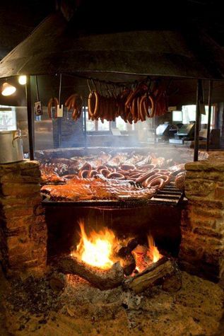 National Geographic recently named the Salt Lick in Driftwood, Texas, as one of "The 10 Best BBQ Joints in America!" Salt Lick Bbq, Super Bowl Food Easy, Brisket Burger, Tamale Pie Recipe, Texas Barbecue, Salt Lick, Tamale Pie, Texas Bbq, Smoked Brisket