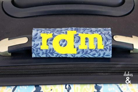 DIY fabric monogrammed luggage handle Luggage Handle Wrap Diy, Diy Luggage Tags, Monogrammed Luggage, Luggage Handle Wrap, Solo Adventure, Diy Blanket Ladder, Diy Luggage, Backyard Playhouse, Monogram Ideas